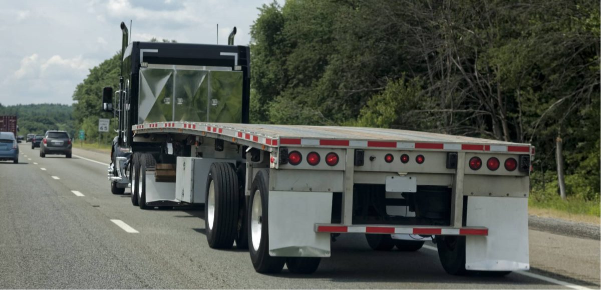 A Guide to Flatbed Trucking Basics