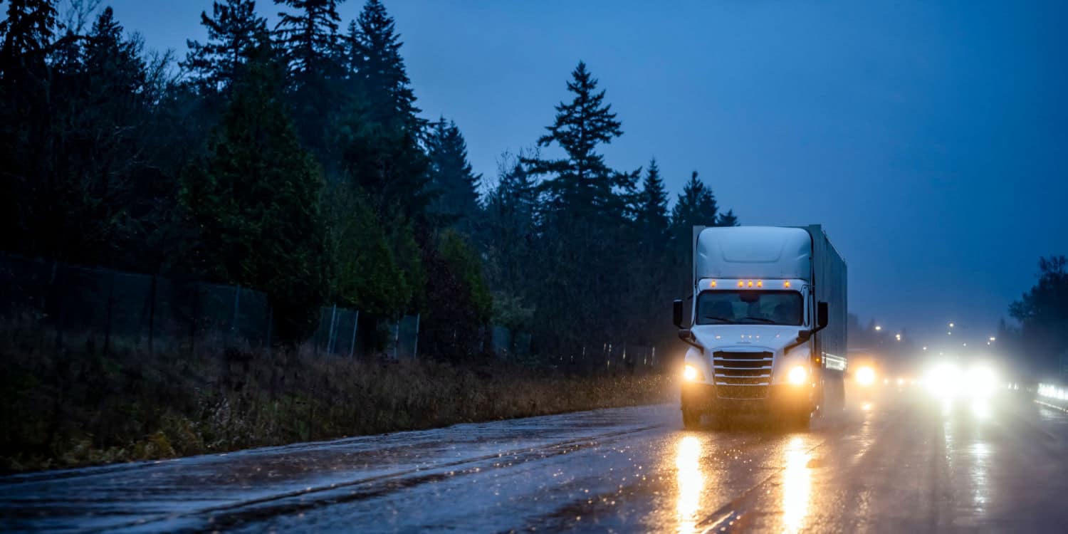 daytime-vs-nighttime-trucking-phoenix-truck-driving-school