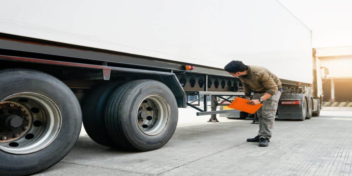 Top 10 Truck Driving Safety Tips for New Drivers